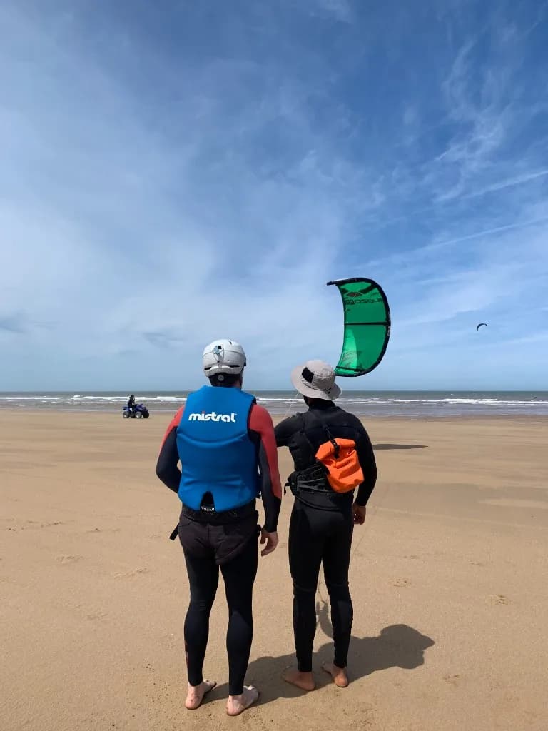 Kitesurf coaching on Essaouira beach with control bar